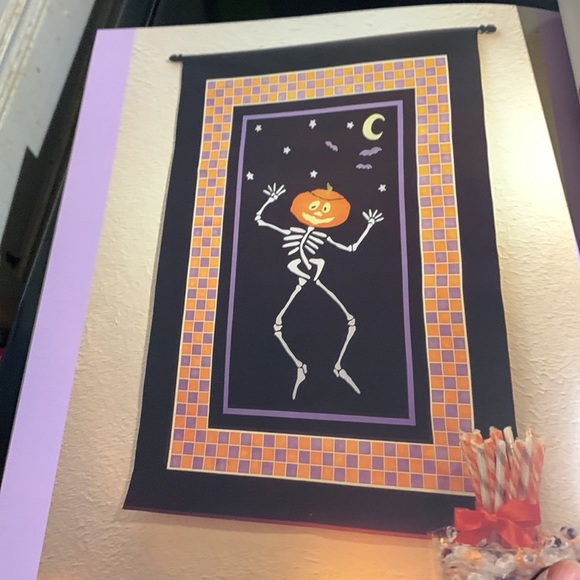 Hocus Pocus Halloween Crafts Book - Picture 5 of 17